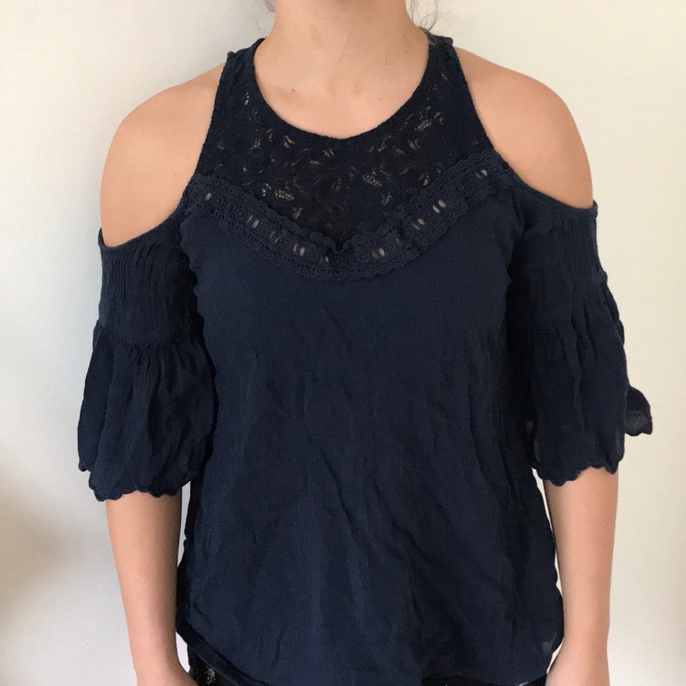 Hollister top